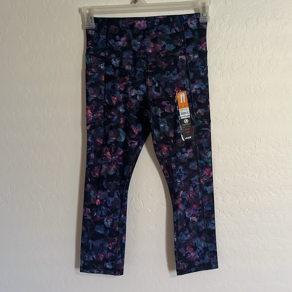 Avia Women's Active Performance
Legging Capri Pants Size XS (0-2) Multi Color - Picture 4 of 12